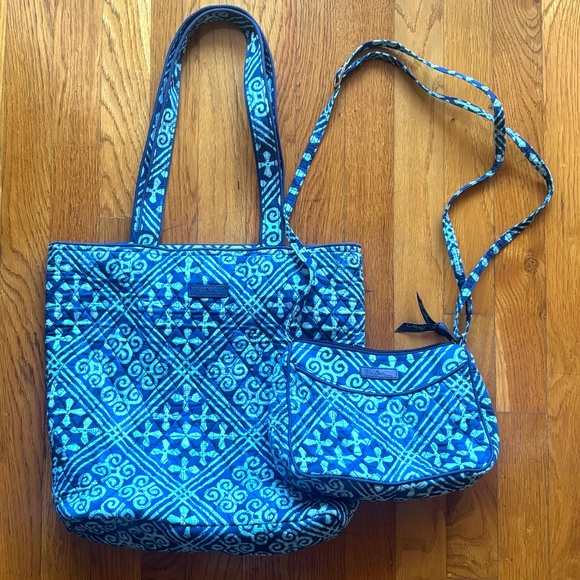 Vera Bradley Tote Bag and purse. Blue Cuban Tile Batik Print, almost new - Picture 1 of 9